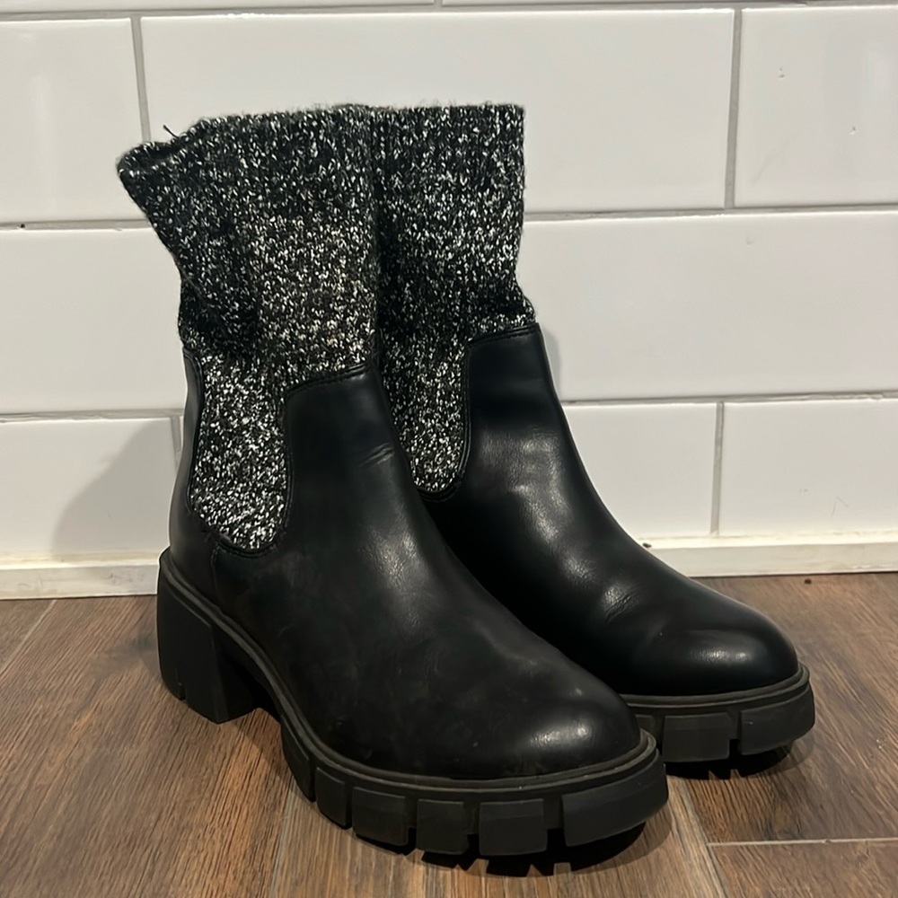 Universal Thread Keeley Chelsea Boot